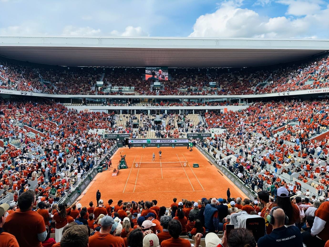 九游体育-纳达尔重返赛场，重返赛场首场状态出色，切尔西观众沸腾！的简单介绍