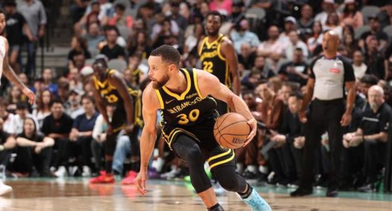 九游娱乐-库里连续十场比赛得分超过关键助攻,勇士挑战极限!的简单介绍