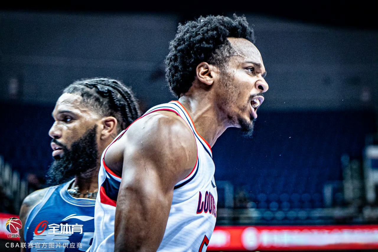 九游体育- 费德勒在老鹰比赛中绝杀,出色防守引发热议的是谁 